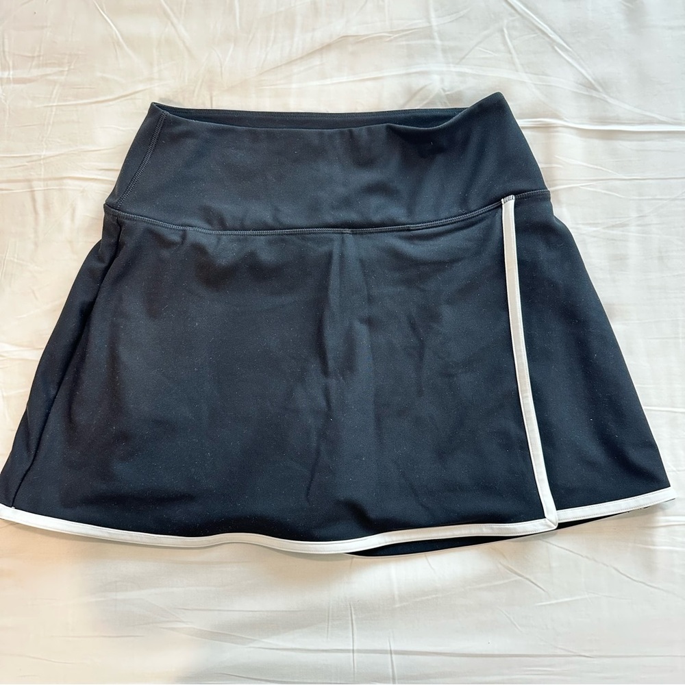 Abercrombie YPB Gingham black skort with White Trim medium